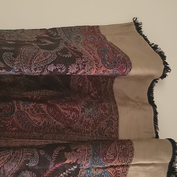 Beautiful Designed Scarf - Picture 4 of 5